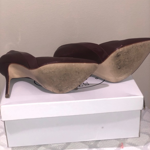 Steve Madden pumps . Maroon color - Picture 2 of 3